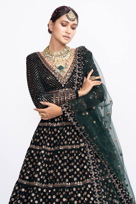 Vvani By Vani Vats_Green Velvet Dupatta Net V Neck Embroidered Bridal Lehenga Set _at_Aza_Fashions