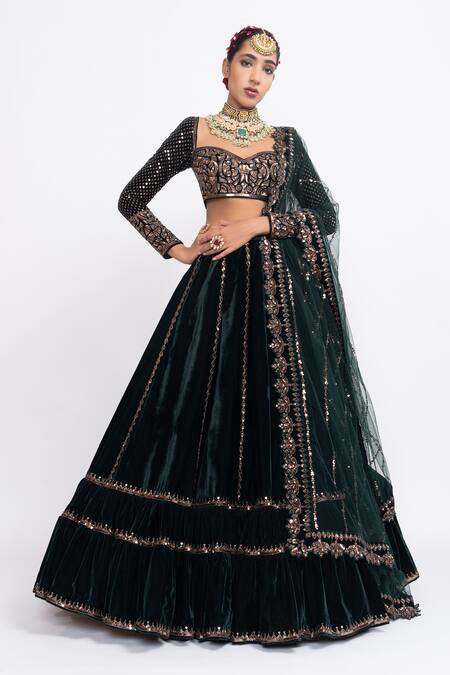 Vvani By Vani Vats Green Velvet Dupatta Net Sweetheart Neck Embroidered Bridal Lehenga Set Online at Aza Fashions Vvani By Vani Vats_Green Velvet Dupatta Net Sweetheart Neck Embroidered Bridal Lehenga Set _Online_at_Aza_Fashions