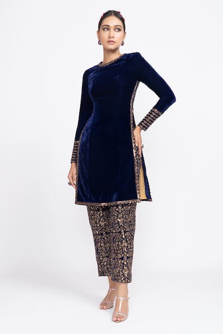 Vvani By Vani Vats_Blue Velvet Round Kurta And Pant Set _Online_at_Aza_Fashions