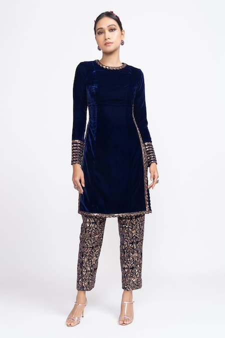 Buy_Vvani By Vani Vats_Blue Velvet Round Kurta And Pant Set _Online_at_Aza_Fashions