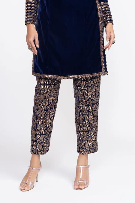 Vvani By Vani Vats_Blue Velvet Round Kurta And Pant Set _at_Aza_Fashions