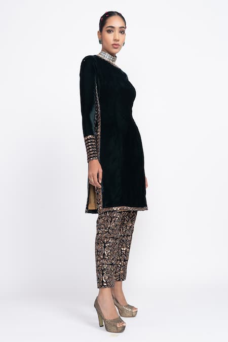 Vvani By Vani Vats Velvet Kurta & Pant Set 