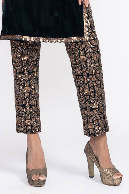 Vvani By Vani Vats_Green Velvet Round Kurta And Pant Set _at_Aza_Fashions