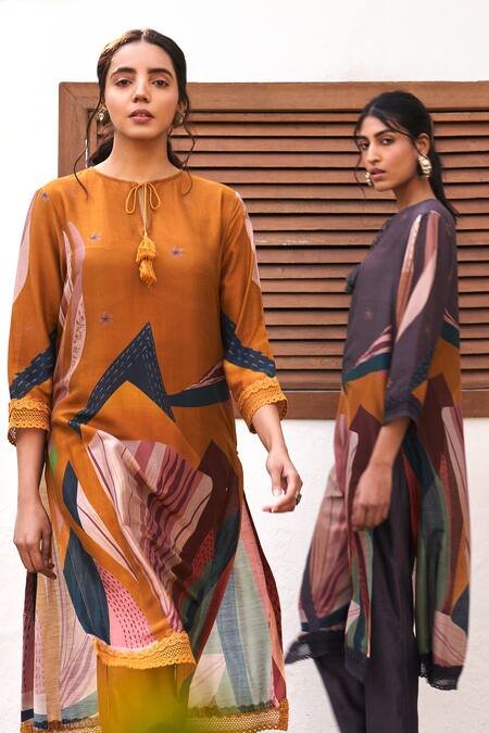 Varun Bahl_Grey Chanderi Printed Abstract Garden Crew Neck With Keyhole Kurta And Trouser Set_Online_at_Aza_Fashions