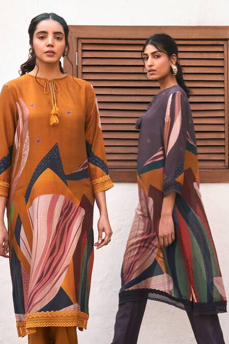 Buy_Varun Bahl_Grey Chanderi Printed Abstract Garden Crew Neck With Keyhole Kurta And Trouser Set_Online_at_Aza_Fashions