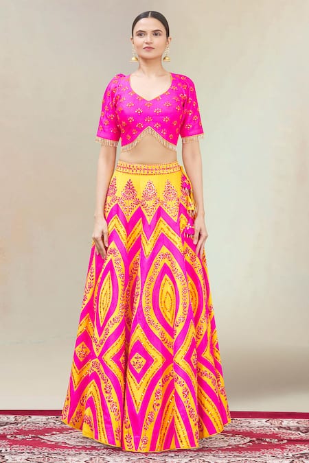 Buy_Vandana Sethi_Yellow Dupion Silk V Neck Embroidered Bridal Lehenga Set _Online_at_Aza_Fashions