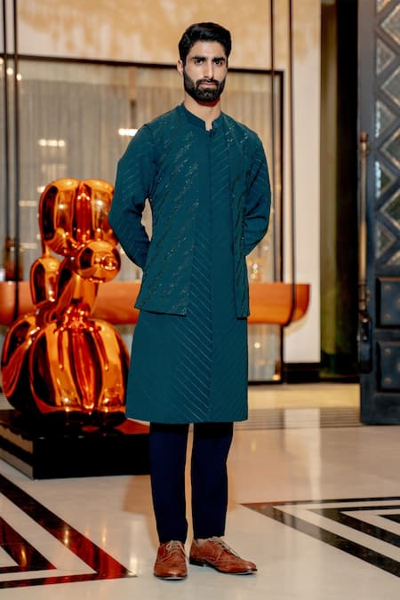 Varun Chakkilam Embroidered Bundi & Kurta Set 