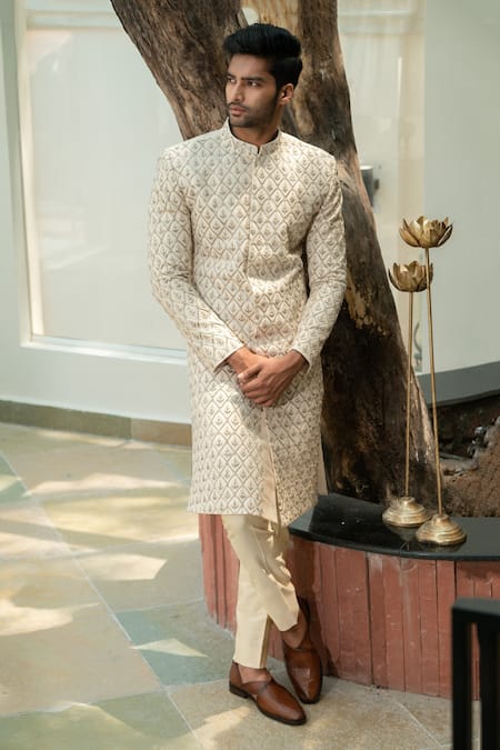 Varun Chakkilam Embroidered Silk Sherwani Set 