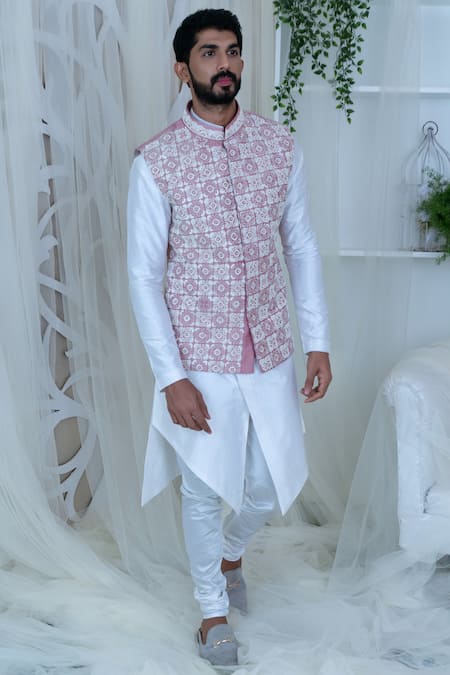 Varun Chakkilam Silk Embroidered Bundi & Kurta Set 