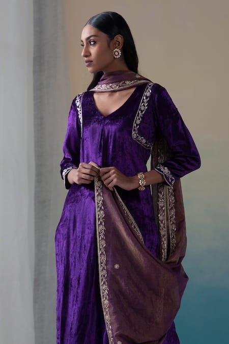 Buy_Weaver Story_Purple Tissue, Velvet Zardozi Work V Neck Kurta Palazzo Set _Online_at_Aza_Fashions