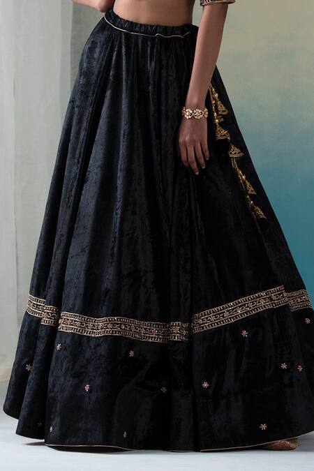Weaver Story Black Velvet Zardozi Work V Neck Lehenga Set at Aza Fashions Weaver Story_Black Velvet Zardozi Work V Neck Lehenga Set _at_Aza_Fashions