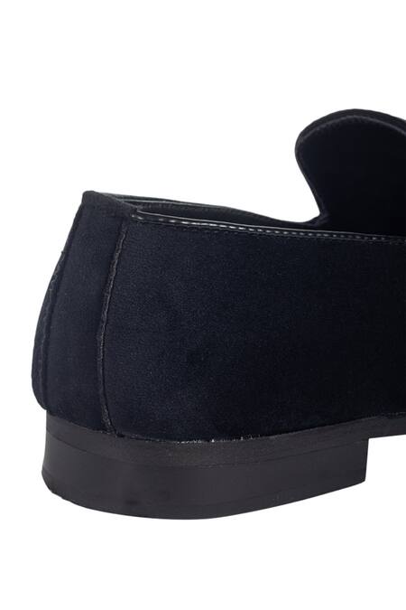 Domani Black Handcrafted Velvet Juttis at Aza Fashions Domani_Black Handcrafted Velvet Juttis _at_Aza_Fashions