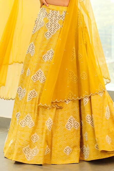 Vidushi Gupta_Yellow Printed Lehenga And Cape Dupatta Set _at_Aza_Fashions