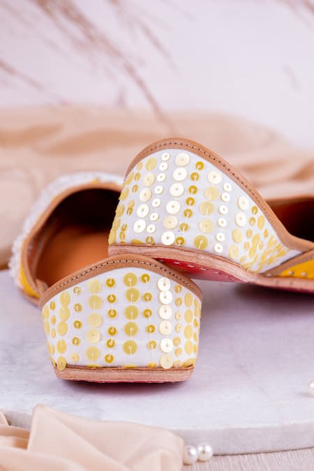 Buy_House Of Vian_Yellow Floral Embroidered Juttis _Online_at_Aza_Fashions