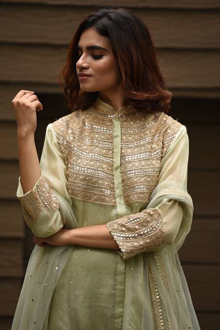 Buy_Vara By Vibha N Priti_Green , Organza, Chanderi Mandarin Embroidered Asymmetric Kurta Set _Online_at_Aza_Fashions