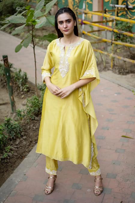 Vara By Vibha N Priti_Green Silk Chanderi Embroidered Kurta And Pant Set _Online_at_Aza_Fashions