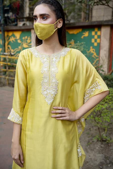 Buy_Vara By Vibha N Priti_Green Silk Chanderi Embroidered Kurta And Pant Set _Online_at_Aza_Fashions
