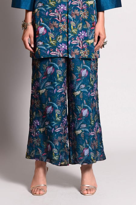 Rishi and Vibhuti_Blue Crepe V Neck Printed Blazer And Pant Set _at_Aza_Fashions