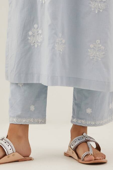 Ikshita Choudhary Blue Cotton Embroidery Floral Notched Kurta Set at Aza Fashions Ikshita Choudhary_Blue Cotton Embroidery Floral Notched Kurta Set_at_Aza_Fashions
