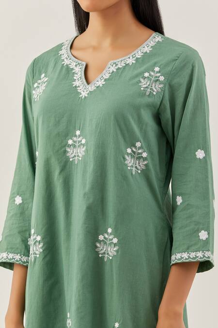 Buy_Ikshita Choudhary_Green Cotton Embroidery Floral Notched Kurta And Pant Set_Online_at_Aza_Fashions
