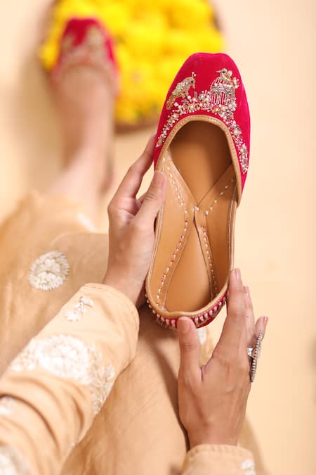 Kala Mridula Velvet Bird Embroidered Juttis 