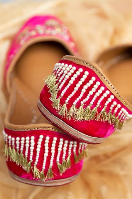 Kala_Pink Mridula Velvet Bird Embroidered Juttis _Online_at_Aza_Fashions