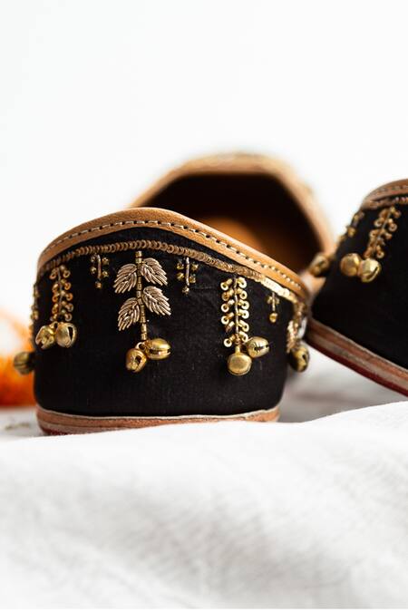 Kala_Black Shyen Zardozi Embroidered Juttis_Online_at_Aza_Fashions