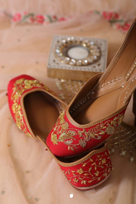 Shop_Kala_Red Swarna Zari Embroidered Juttis _Online_at_Aza_Fashions