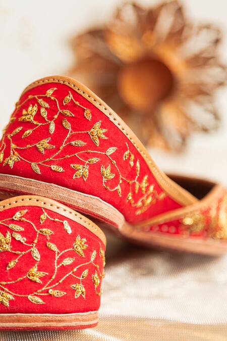 Kala_Red Swarna Zari Embroidered Juttis _Online_at_Aza_Fashions