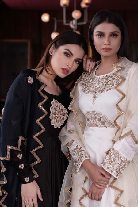 Vasavi Shah_White Organza, Chanderi Silk Sequins, Thread Embroidered Anarkali With Dupatta_Online_at_Aza_Fashions