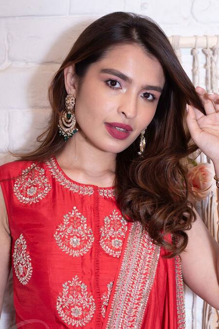 Vasavi Shah Red Bamberg Silk Embroidered Zardozi Work Pre-draped Saree With Blouse Online at Aza Fashions Vasavi Shah_Red Bamberg Silk Embroidered Zardozi Work Pre-draped Saree With Blouse _Online_at_Aza_Fashions