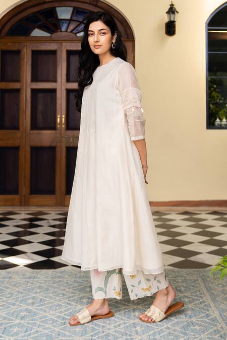 Buy Vaayu White Muslin Cotton Applique Floral Motifs Crew Kurta With Pant Set Online at Aza Fashions Buy_Vaayu_White Muslin Cotton Applique Floral Motifs Crew Kurta With Pant Set _Online_at_Aza_Fashions