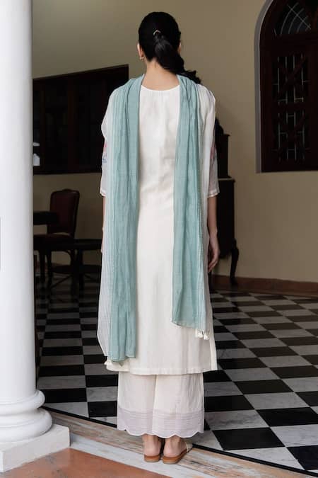 Vaayu Floral Applique Kurta Set 