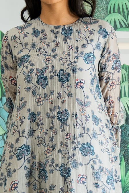 Vaayu_White Muslin Cotton Floral Round Print Kurta And Pant Set_at_Aza_Fashions