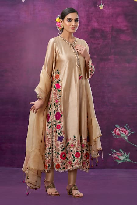 Buy_Label Niti Bothra_Ivory Kora Silk Mughal Round Floral Applique Kurta Set _Online_at_Aza_Fashions