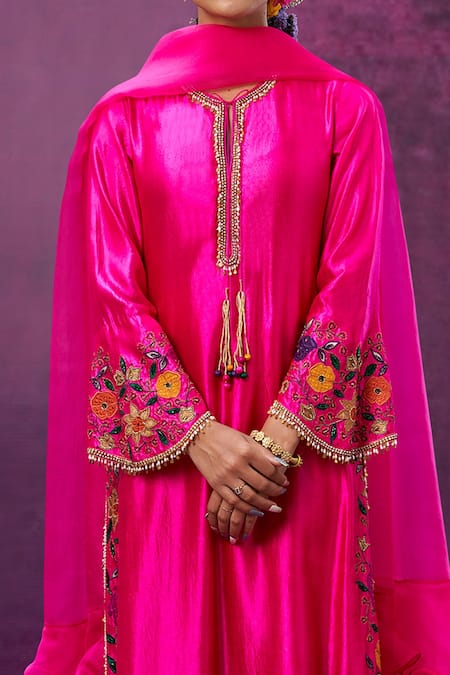 Label Niti Bothra Pink Kora Silk Mughal Round Applique Kurta Pant Set Online at Aza Fashions Label Niti Bothra_Pink Kora Silk Mughal Round Applique Kurta Pant Set _Online_at_Aza_Fashions