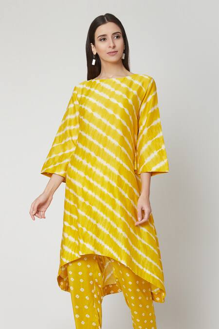 Ruchira Nangalia_Yellow Chanderi Boat Leheriya Bandhej Kurta And Pant Set _Online_at_Aza_Fashions