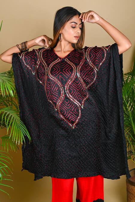 Buy_Dyelogue_Black Gajji Silk V Neck Bandhani Asymmetric Kurta _Online_at_Aza_Fashions