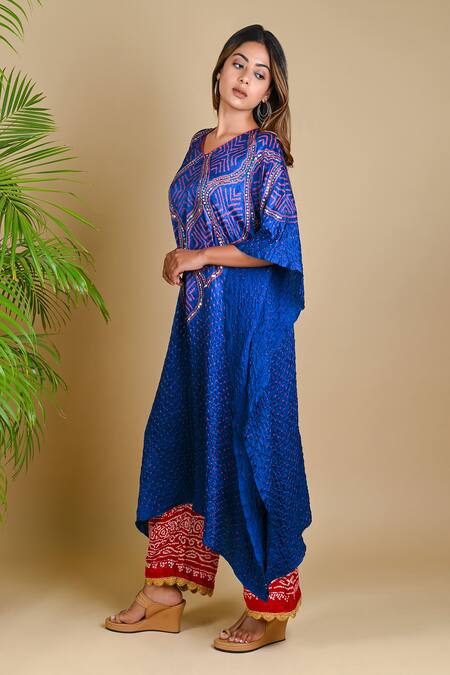 Dyelogue_Blue Gajji Silk V Neck Bandhani Asymmetric Kurta _Online_at_Aza_Fashions