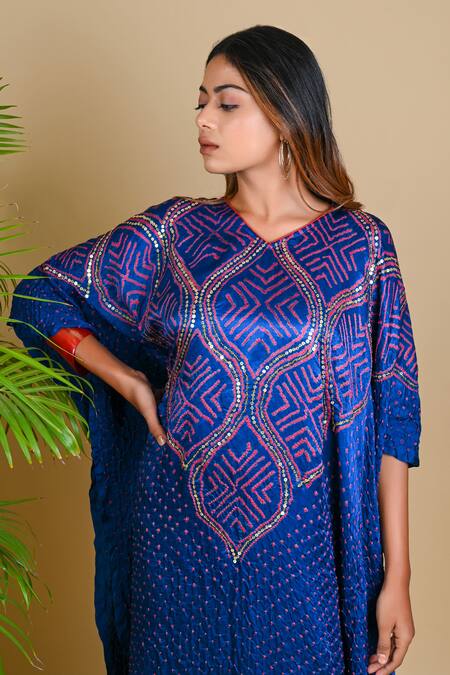 Buy_Dyelogue_Blue Gajji Silk V Neck Bandhani Asymmetric Kurta _Online_at_Aza_Fashions