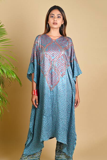 Buy_Dyelogue_Grey Gajji Silk V Neck Bandhani Asymmetric Kurta _Online_at_Aza_Fashions