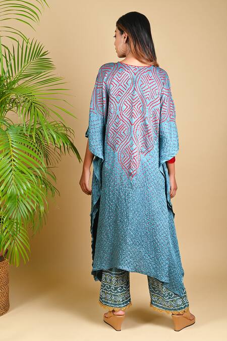 Shop_Dyelogue_Grey Gajji Silk V Neck Bandhani Asymmetric Kurta _at_Aza_Fashions