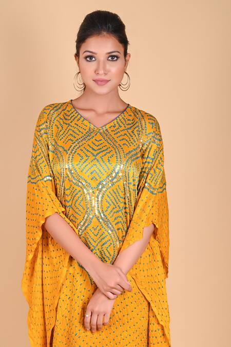 Buy Dyelogue Yellow Gajji Silk V Neck Bandhani Asymmetric Kurta Online at Aza Fashions Buy_Dyelogue_Yellow Gajji Silk V Neck Bandhani Asymmetric Kurta _Online_at_Aza_Fashions