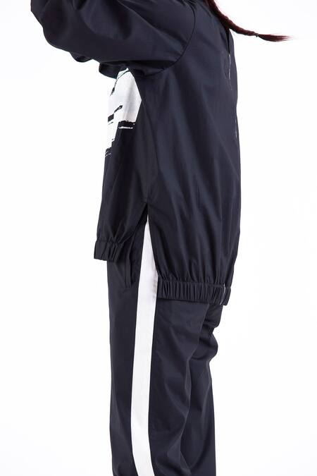 Shop_Three_Black 100% Cotton Stretch Poplin Printed Sweatshirt _Online_at_Aza_Fashions