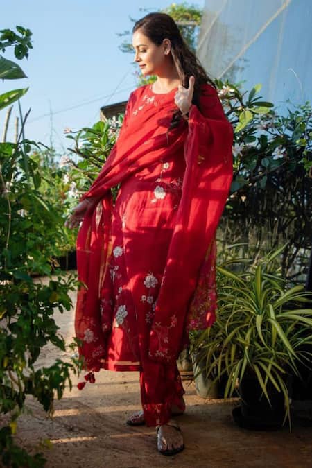 Shop_Vaayu_Red Muslin Cotton Floral Round Applique Kurta Set _Online_at_Aza_Fashions