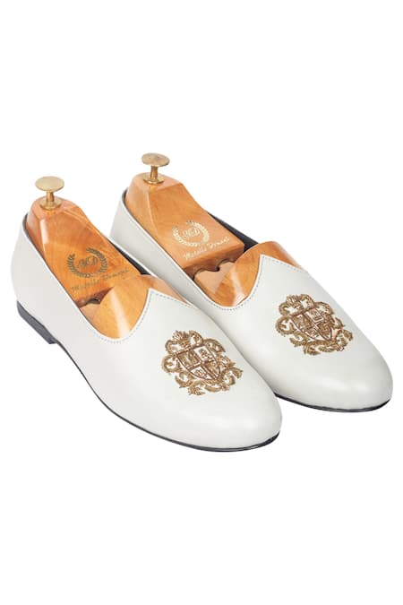 Domani Handcrafted Embroidered Juttis 