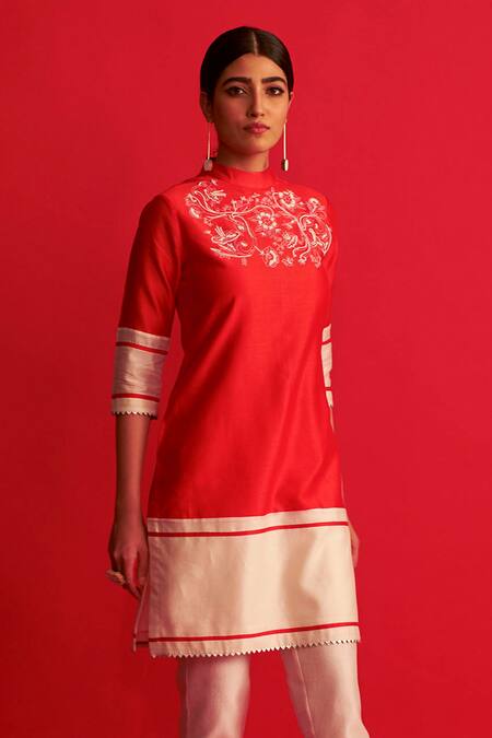 Saksham & Neharicka Red Pure Handwoven Chanderi High Neck Kurta And Pant Set Online at Aza Fashions Saksham & Neharicka_Red Pure Handwoven Chanderi High Neck Kurta And Pant Set _Online_at_Aza_Fashions