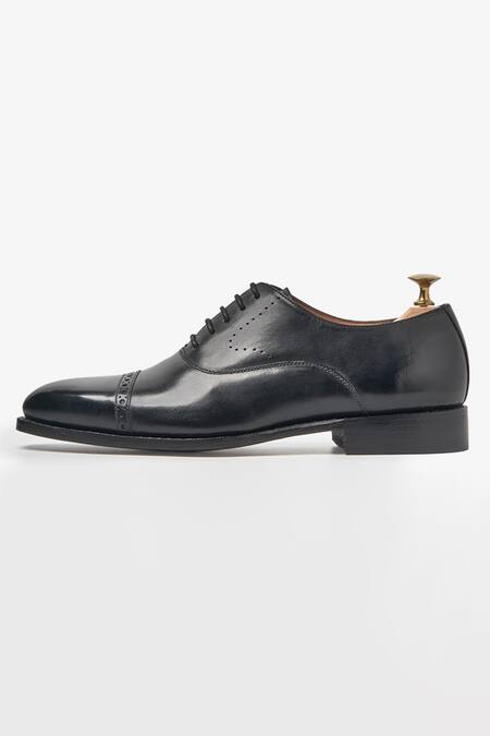 Buy_Whitemuds_Black Bray Oxford Shoes _Online_at_Aza_Fashions