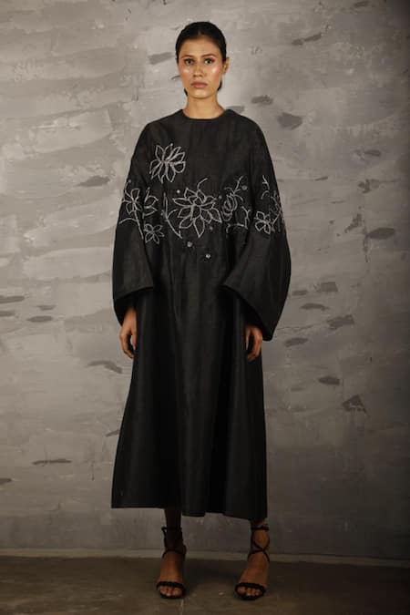 Samant Chauhan_Black Silk Lining Embroidery Zari Round Floral Dress _Online_at_Aza_Fashions