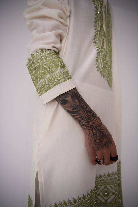 Buy_Wabi Sabi By Anshum-Ritesh_Ivory Chanderi Aari Kurta Set _Online_at_Aza_Fashions